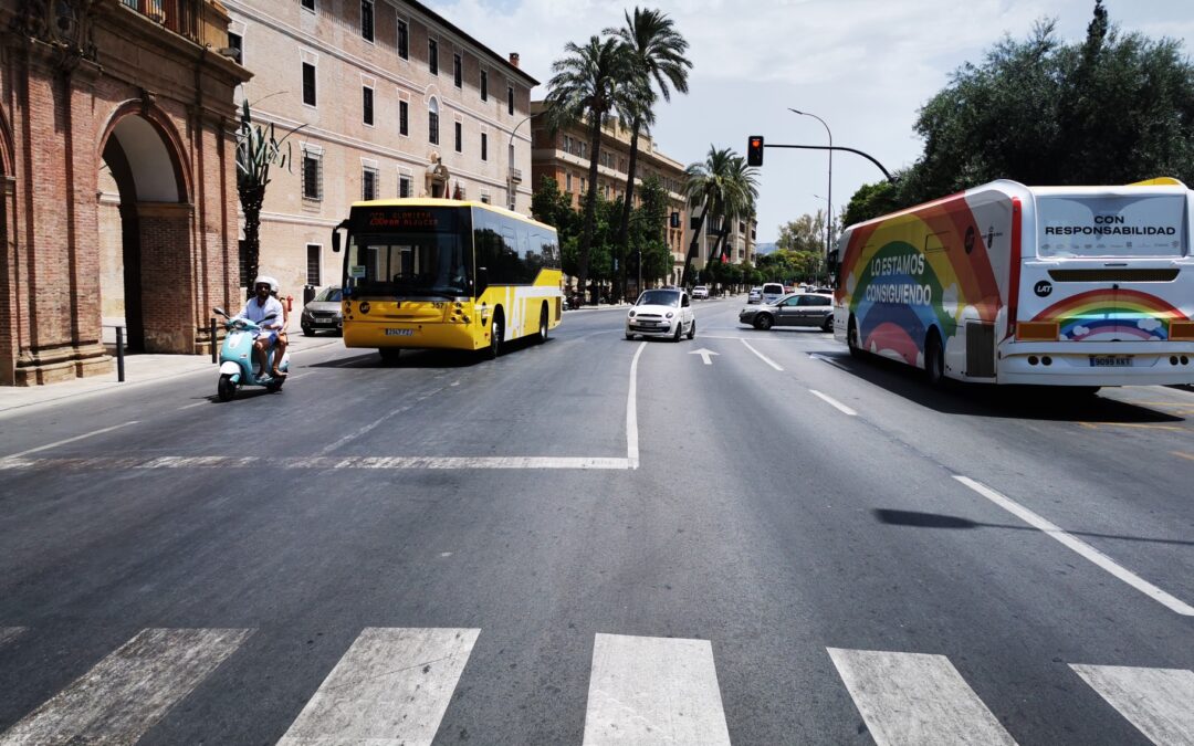 El Ayuntamiento vuelve a exigir al Gobierno regional la restitución del 100% del aforo en el transporte público