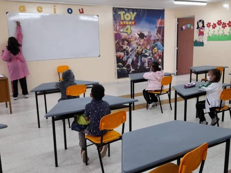 Educación pide fondos para desinfectar los centros educativos por la mañana antes del comienzo de las clases