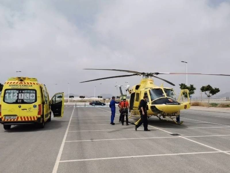 Evacuado por aire a un senderista afectado por golpe de calor en la Sierra de las Moreras