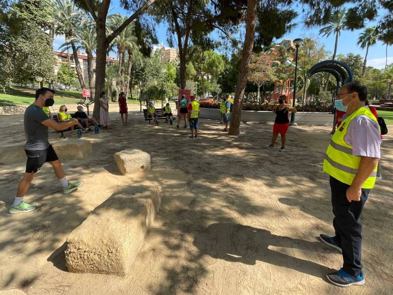 Profesionales de la actividad física y la fisioterapia informarán sobre el uso adecuado de los aparatos de gimnasia para adultos y gerontogimnasia de los parques del municipio